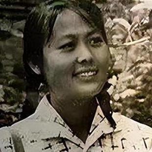 1986年夏天，一女两男到故宫游玩，那个女子突然说了一句很奇怪的话：这大殿的气派