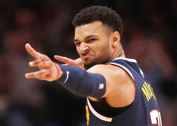 掘金太顽强了
穆雷带着一帮连名字都叫不出来的角色球员，依然能够战胜猛龙，并且和东