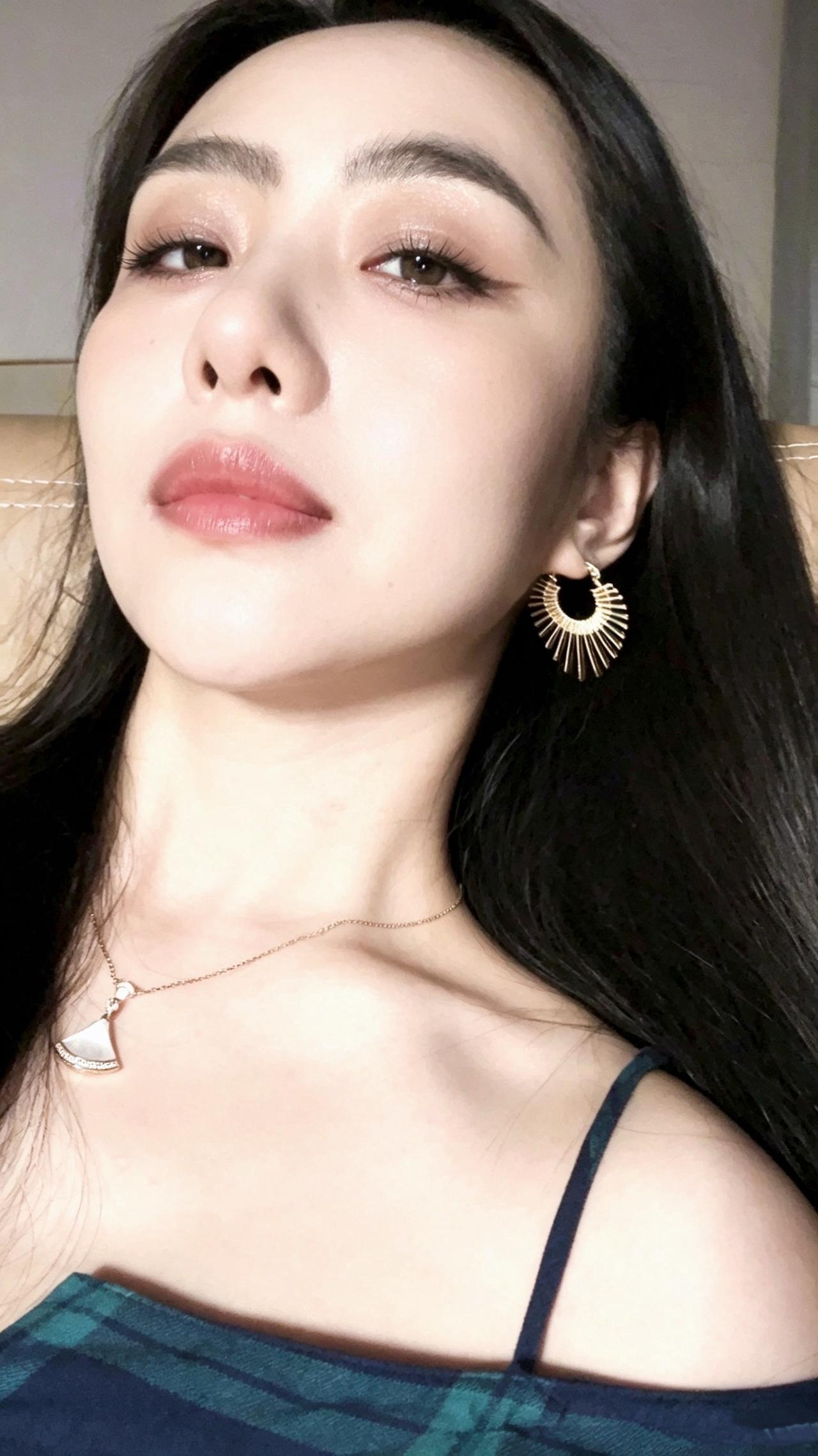 Romantic interaction 女性气质高级感 高知感妆容