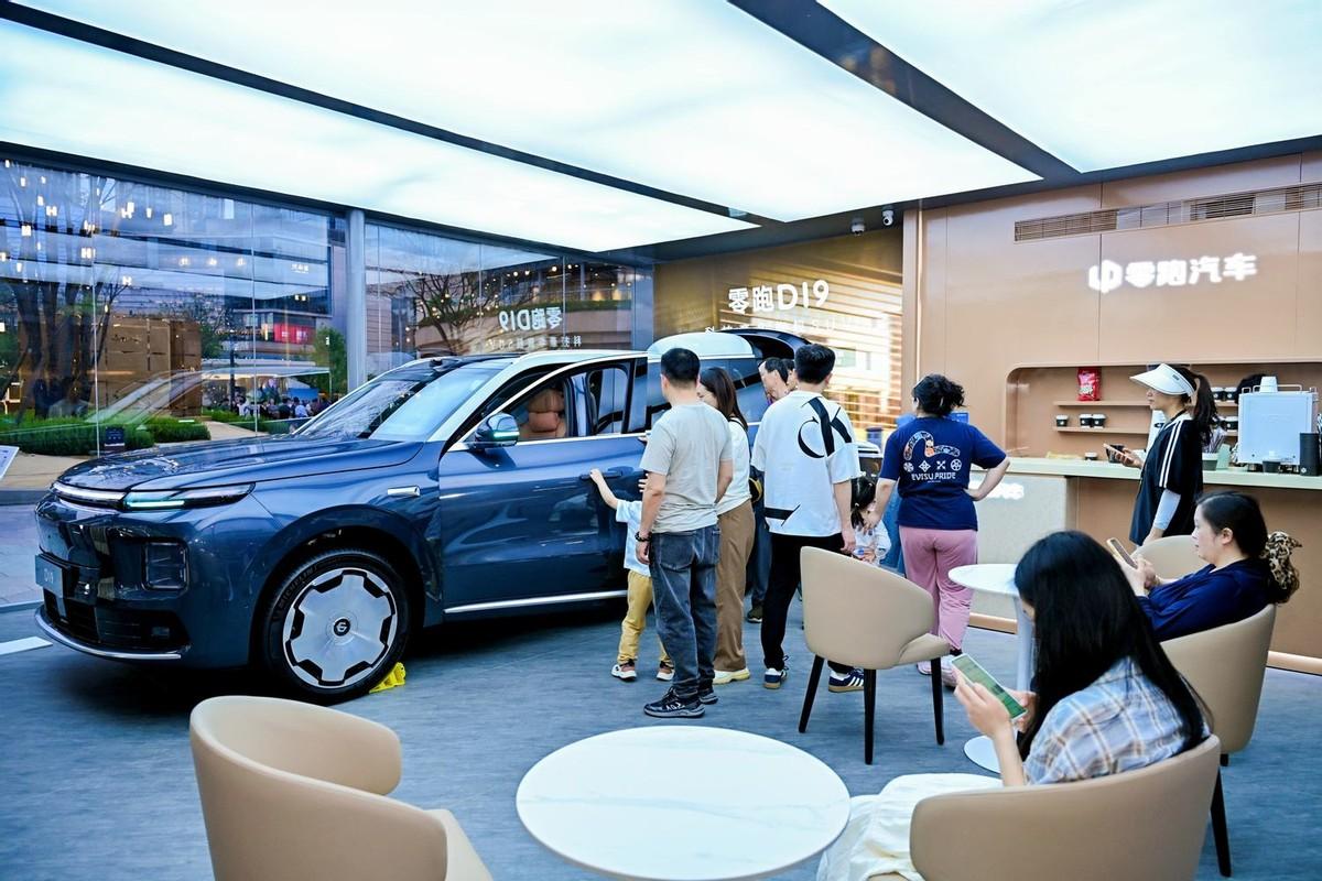 零跑D19不是只赢在配置
很多人聊零跑D19，会先聊座椅、屏幕、冰箱、制氧机和智