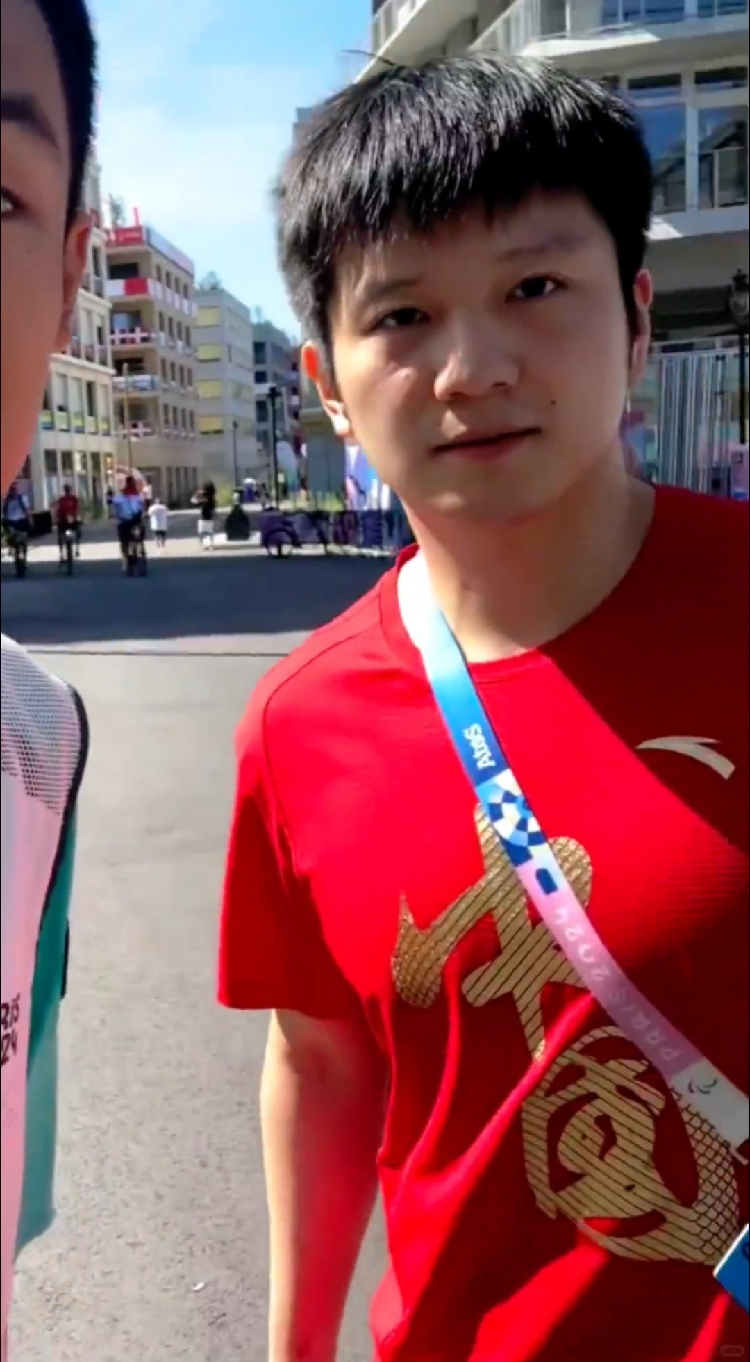 这个樊振东还是第一次见，胸前大大的中国。“正” 