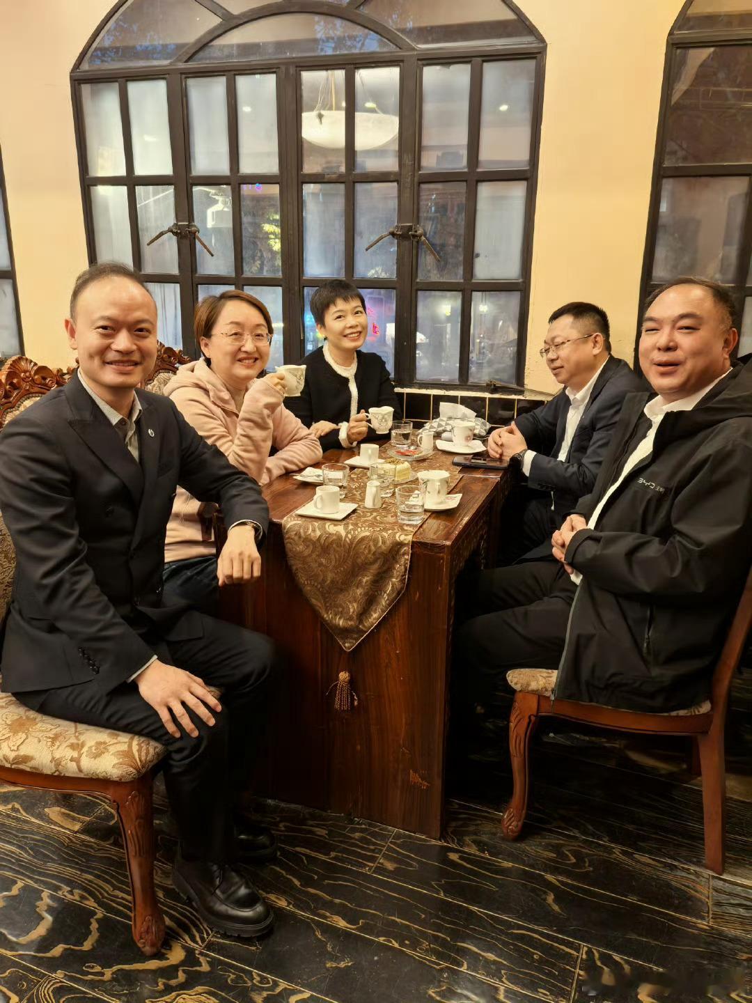 这图有点意思，李云飞说：这是销售五虎将 