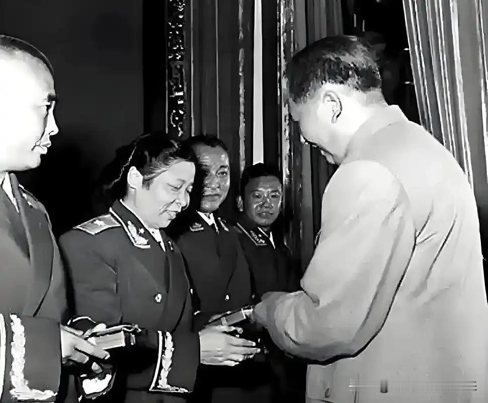 毛泽东救国生涯（163）：毛主席为何看重妇女在抗全民抗战中的作用？

中国共产党