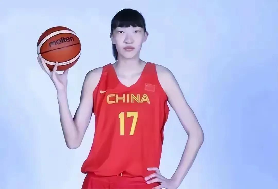 韩旭深夜挺李梦！女篮选人风波炸锅，球迷吵翻：实力该不该让路？
李梦会被写进篮球历