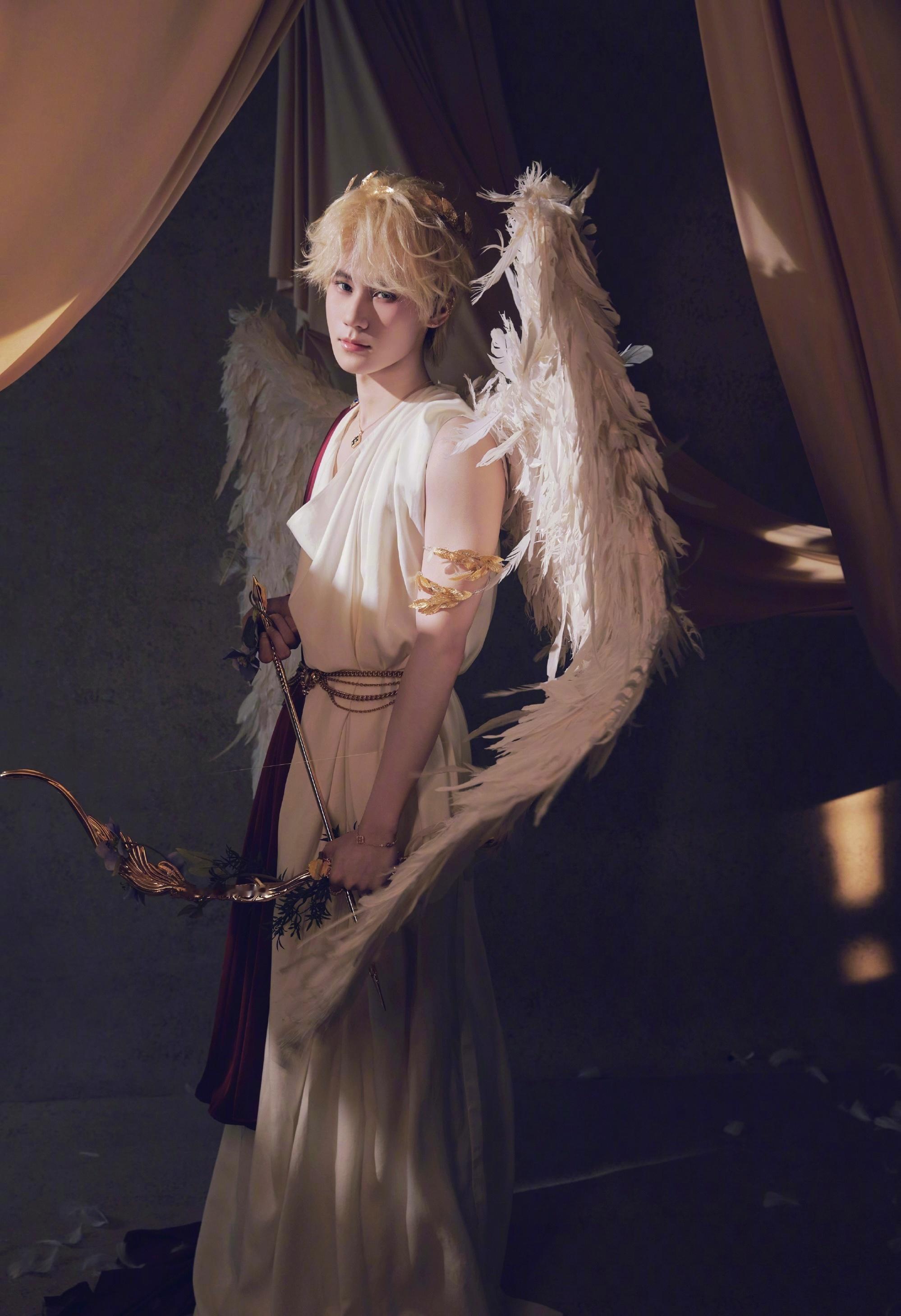 张真源✖️23岁三组造型写真大片 🎂张真源0416生日快乐