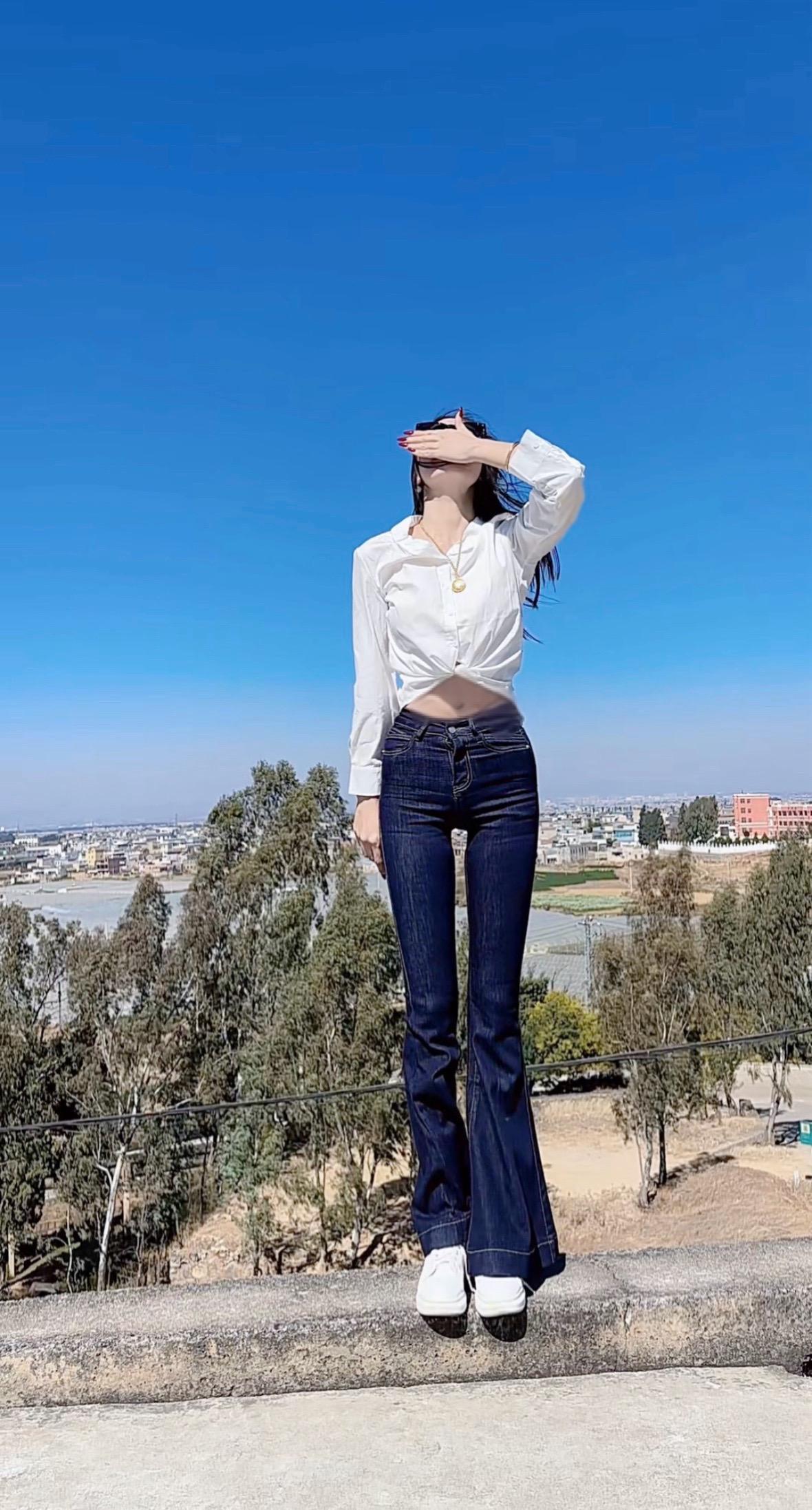 想走弯路但发现弯路上也站满了人，五官好看的时候三观不允许，三观允许了，五官又不行