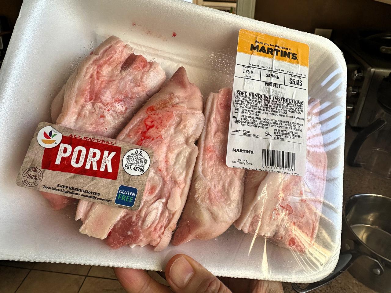 美国人吃猪蹄吗？教你如何吃猪蹄补充汤胶原蛋白护肤品。

今天逛看到有猪蹄卖，一磅