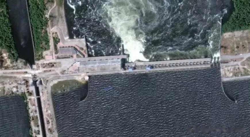 俄乌战场最糟糕事件发生，普京和泽连斯基或被迫联手！

来源:海峡快讯

位于赫尔