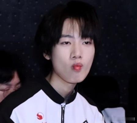 这个人模仿龙宝蹭龙宝热度