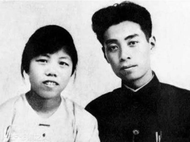 “陈老总跟你们说的吧？总理那前女友的事！”

邓大姐一边笑，一边对两个跑来“告状