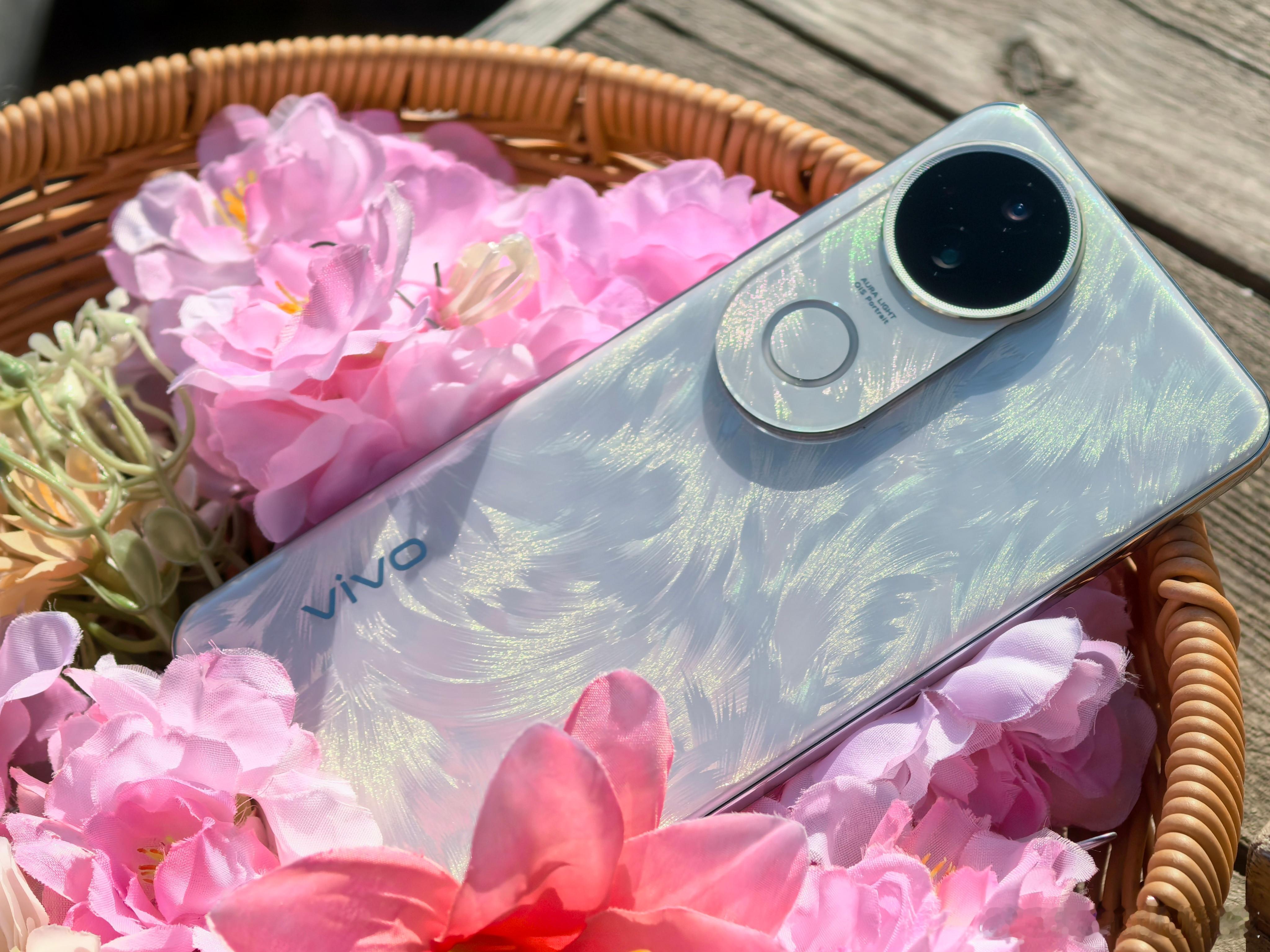 vivo S20我觉得在我心中排第一，好看，主要是好拍照，多巴胺水印真的戳中心巴