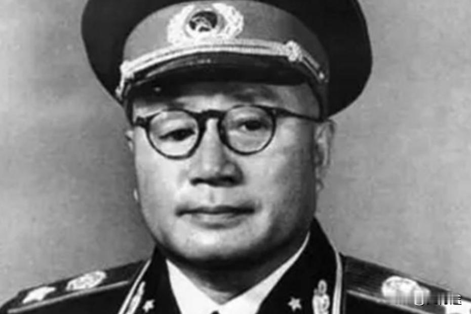 为啥大家都夸刘伯承元帅聪明绝顶呢？
因为他看问题眼光独到。
比如，新中国成立后，