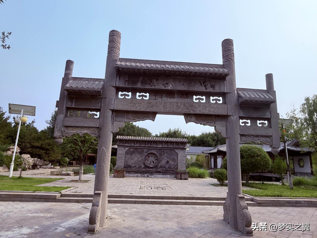 【小对联】
上：府邸；
下：……？