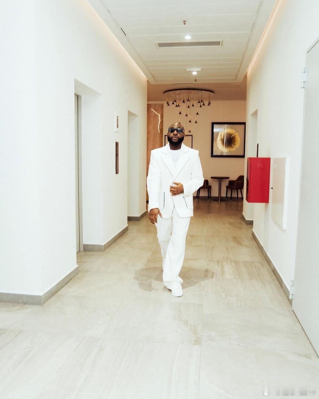   #Awuke双破表##Awuke破表# 奇迹时刻！Davido《Awuke》
