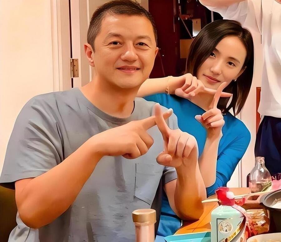 李亚鹏一家三口现身理发店，4岁女儿烫卷发！海哈又被催复婚 