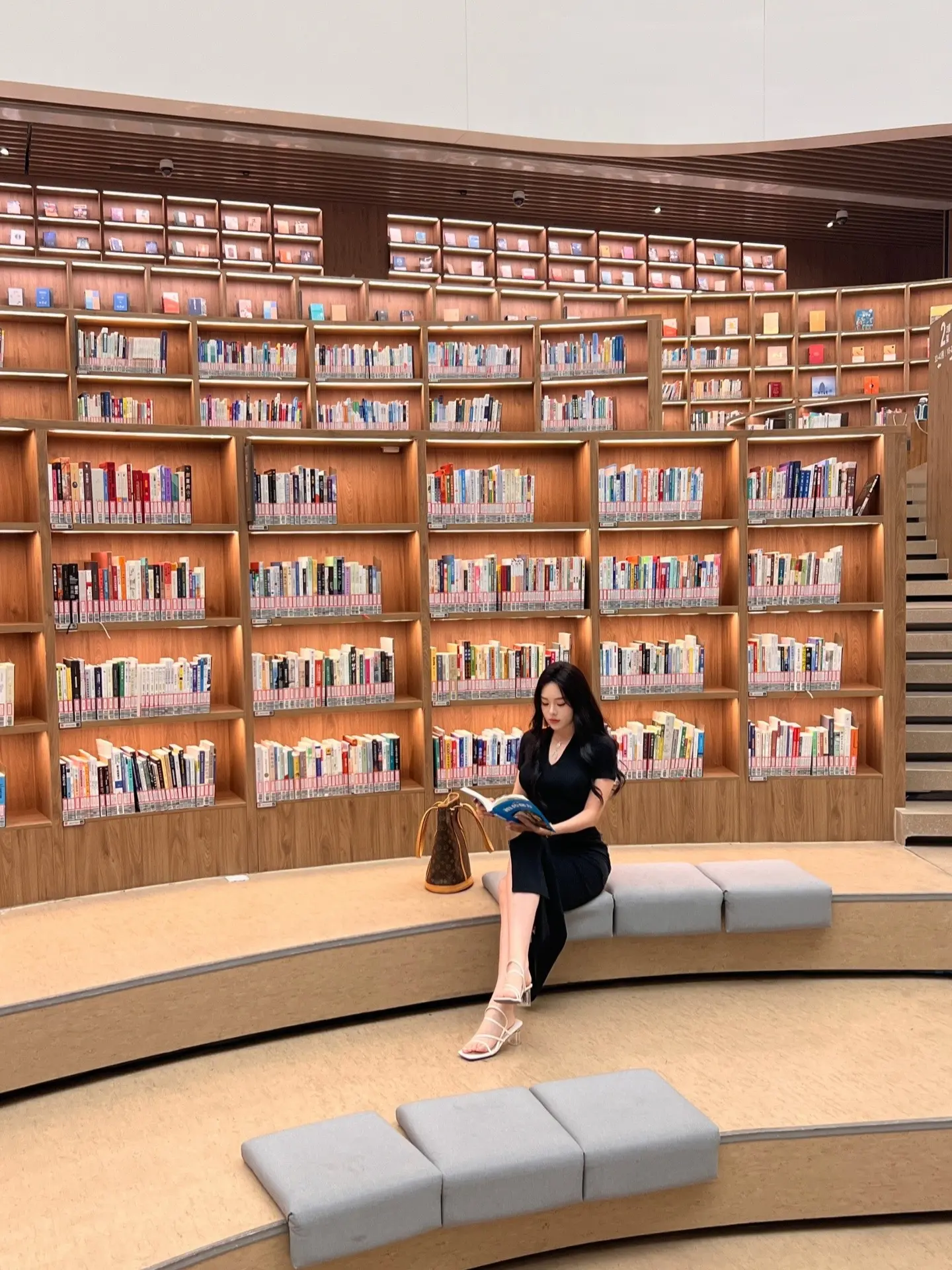 哥哥，有这样的女朋友，你几点回家