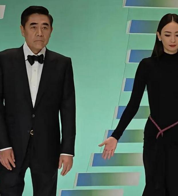 这真是让童谣难忘的一次白玉兰。
本来受邀当评委是一件很开心的事，
谁能想到发生了