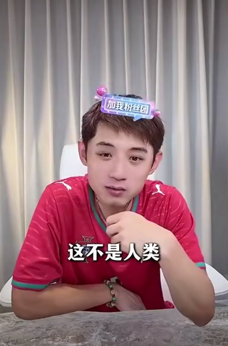 张继科说哈兰德挺帅大伙都觉得哈兰德长相特别，张继科觉得他北欧长相很有味道，扎辫子