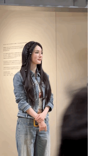 杨幂的新造型真的好美！杨幂展现身材的穿衣造型有哪些?杨幂