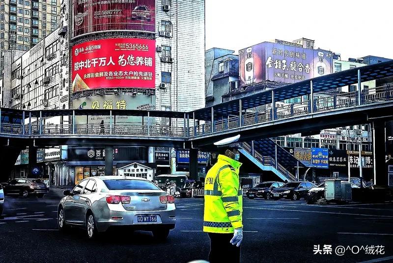 武汉青山区说收到短信后半小时驶离不罚款不扣分，不过现实可能和理想有差距。就像有人