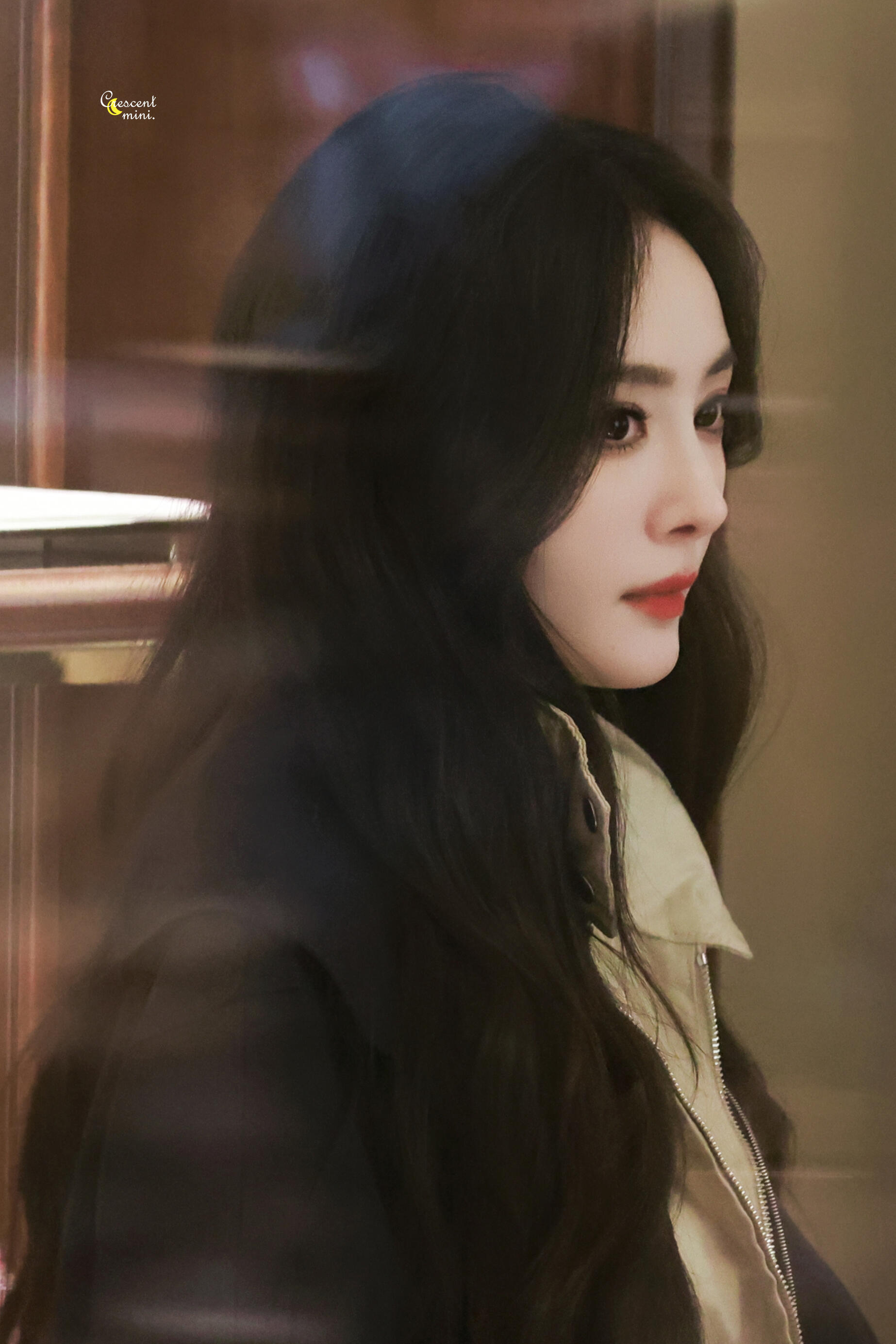 prada女王杨幂美成神了 