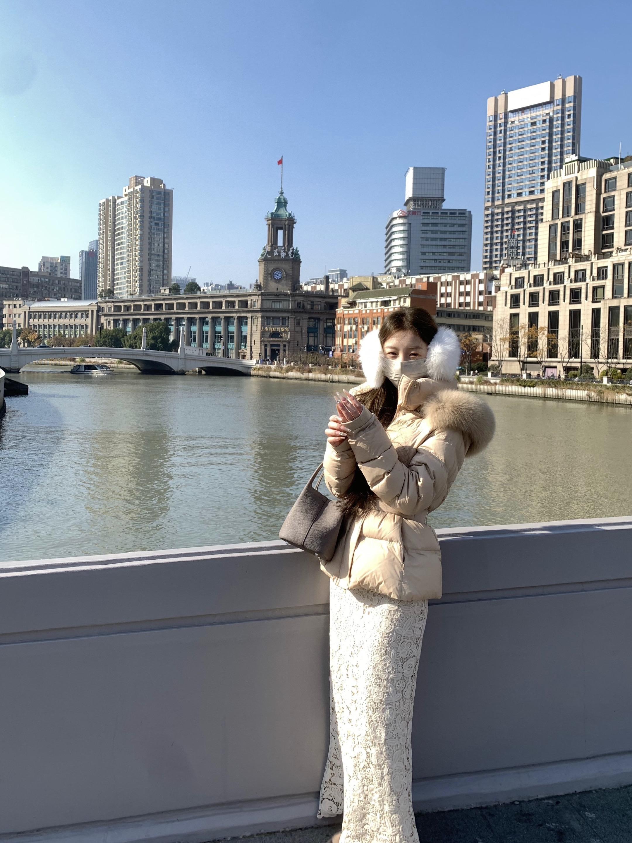 日常分享 气质穿搭 氛围感 羽绒服 外滩