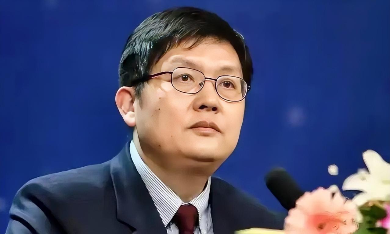 中国政府呼吁谨慎前往日本，然而复旦大学的冯玮却在此时，高调推荐中国学生去日本，并