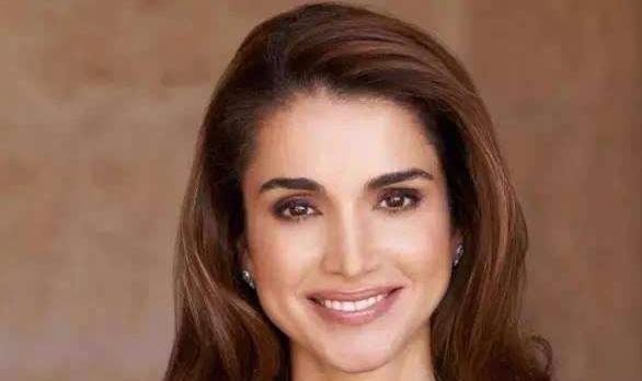 雍容华贵！从“灰姑娘”到知名记者，再到“最美王后”！拉尼娅用自己的追求和奋斗，诠