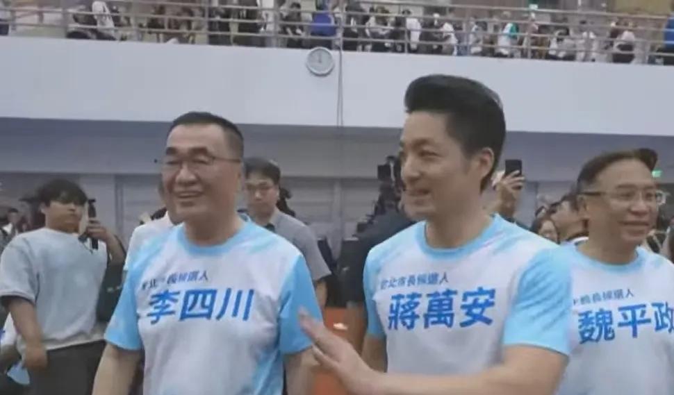 洪秀柱现身全台党代表大会现场

全台党代表大会今（25日）上午在现场正式开场。按