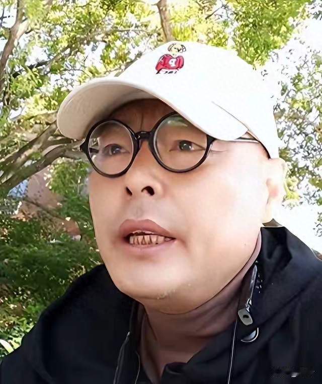 55岁演员王新昉出租屋猝逝，儿子称他没大病，朋友圈留下讣告