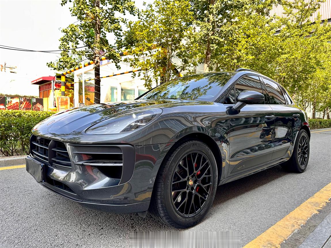 ​保时捷 Macan GTS 火山灰 二手车去年1月份上牌，行驶了17000公里