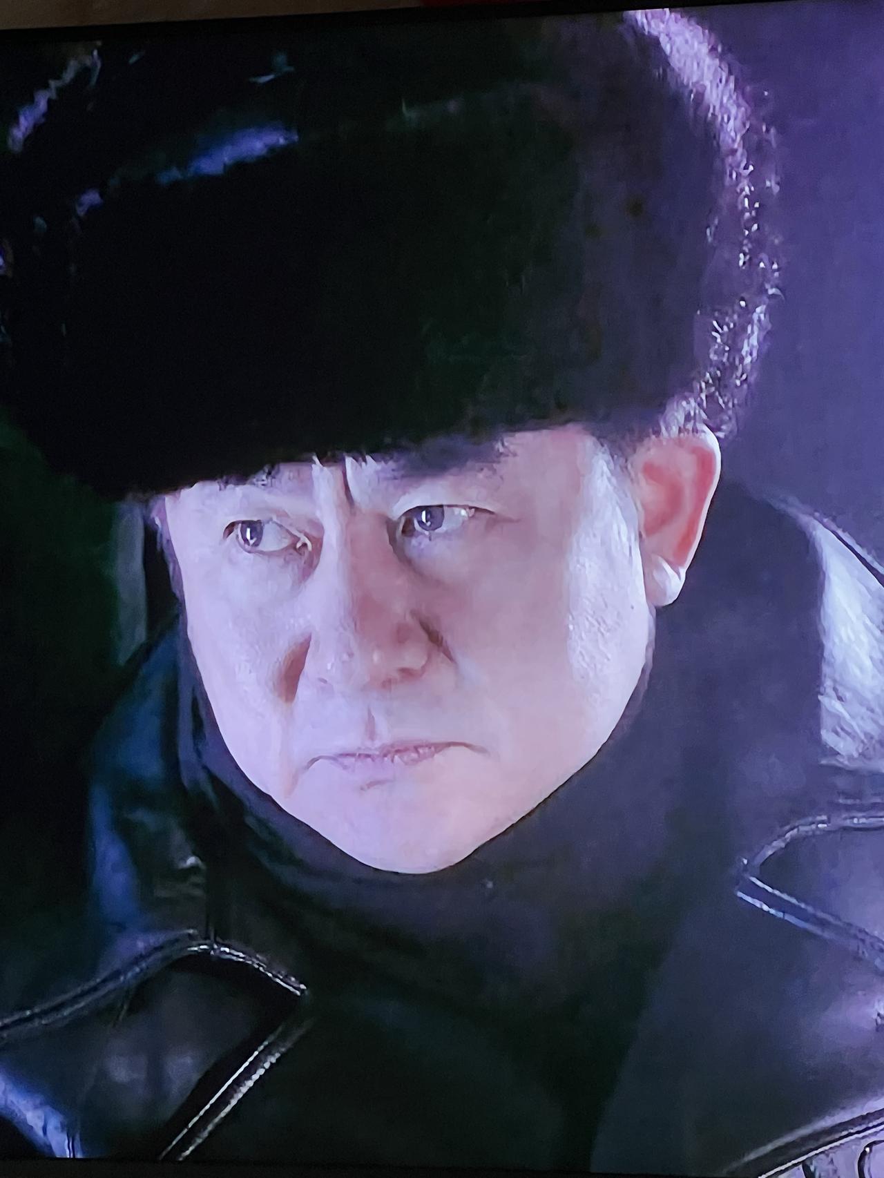 小人无处不在，
小人无时不在。
“鲁明”就是小人的典型代表。
《悬崖》中的鲁明，