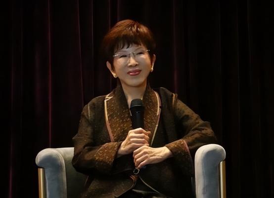洪秀柱不是一直喊着要赶快统一吗？怎么突然又抛出个“先签和平协议再慢慢统一”的论调