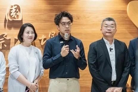 蒋万安抛倒阁！沈伯洋妄称：背后盘算 吁别把市长当政治跳板

民进党台北市长参选人