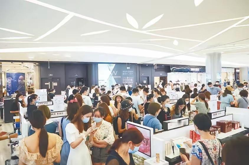 昨晚，和一位日本朋友聊天，他透露了一个令人诧异的消息！
​据了解，自从今年6月中