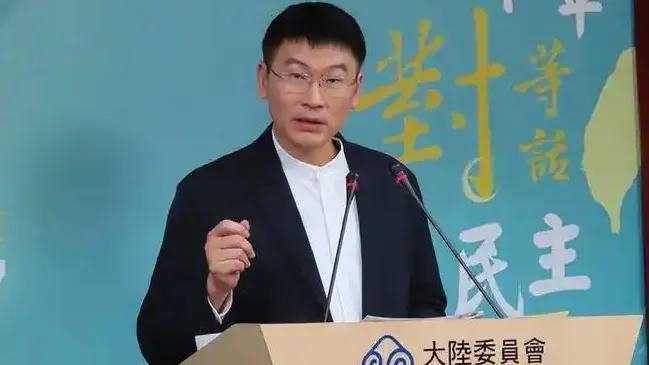 8月14日，《海峡时报》报道:“陆委会宣布，禁止各部门人员参加九三阅兵，曾任国防