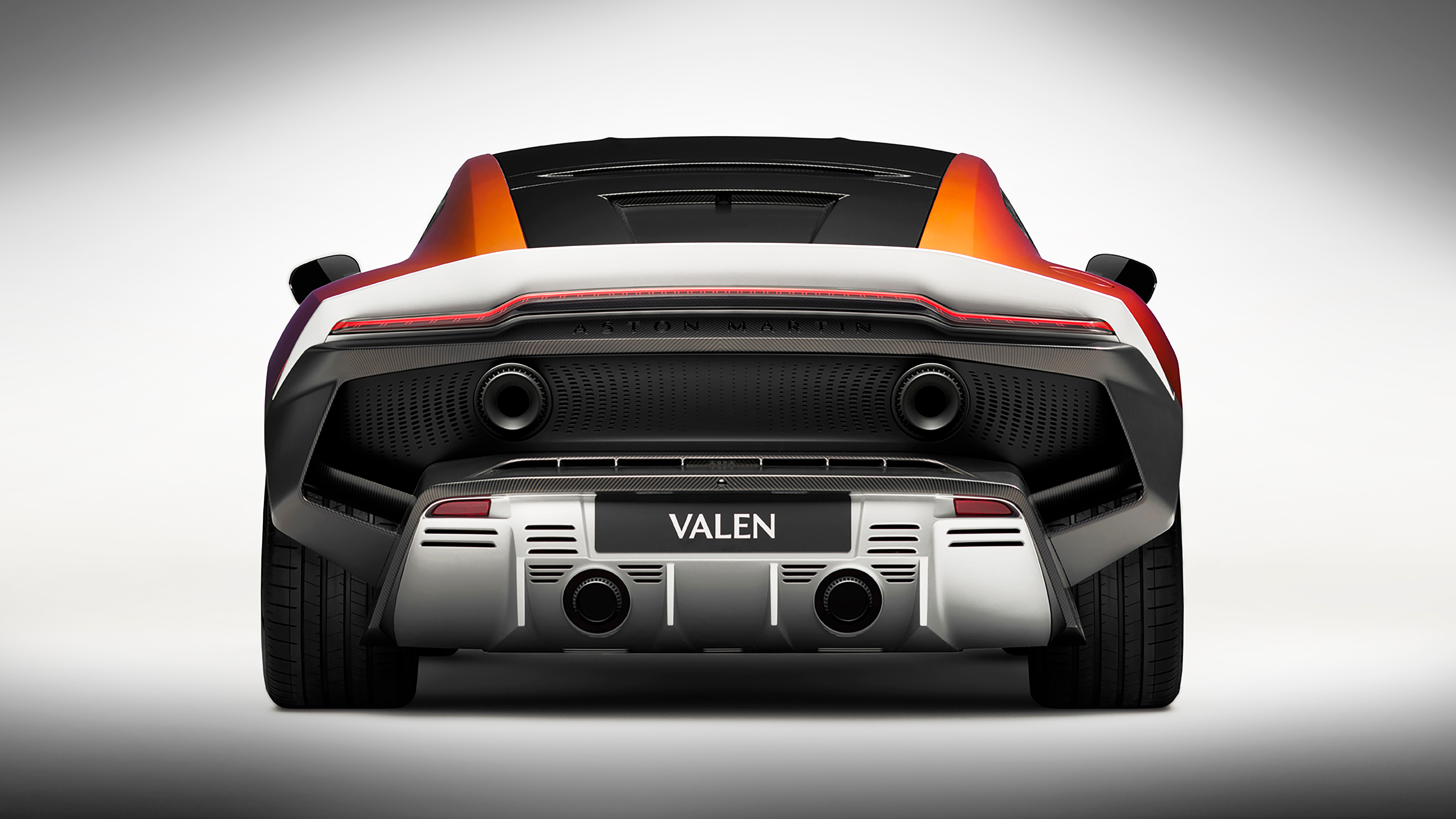Aston Martin Valen   Q 定制部门推出的全新 V12 超跑搭