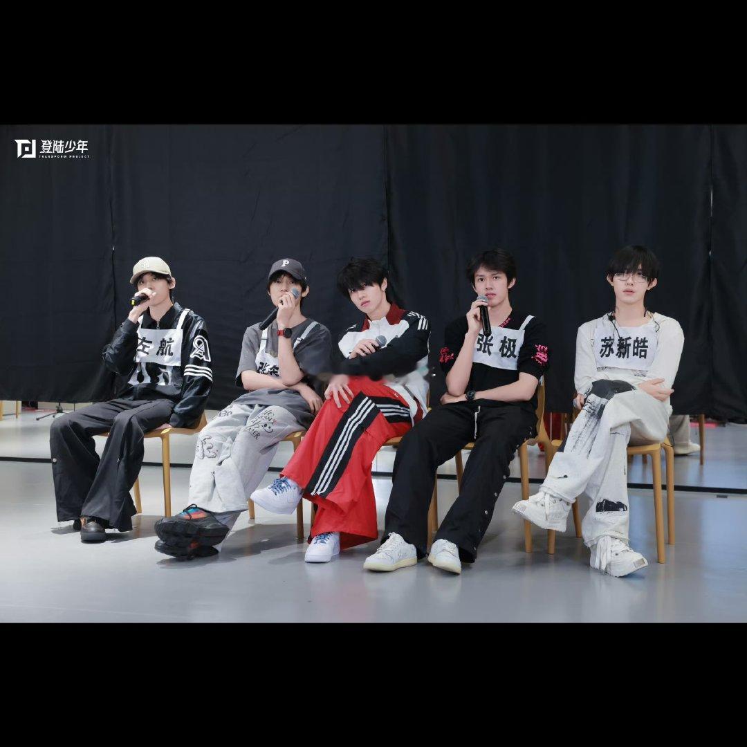 TOP二周年演唱会彩排照TOP徐州演唱会彩排照 期待见面啦！ 