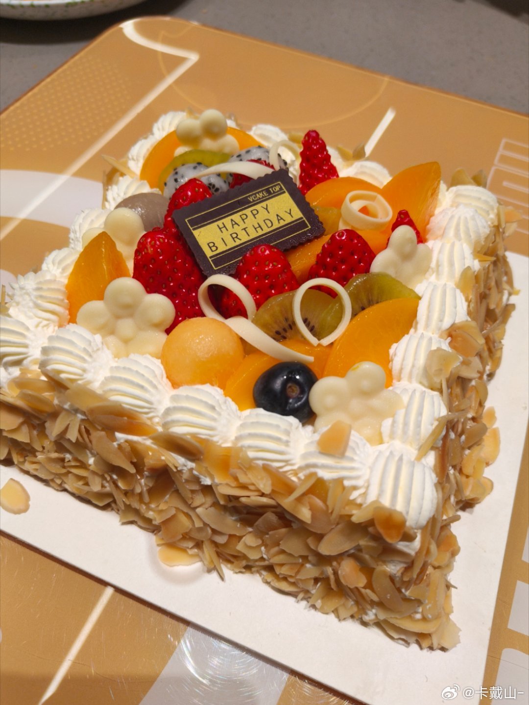 又长大一岁啦！所有的烦恼说拜拜👋🏻👋🏻👋🏻生日快乐今天吃什么