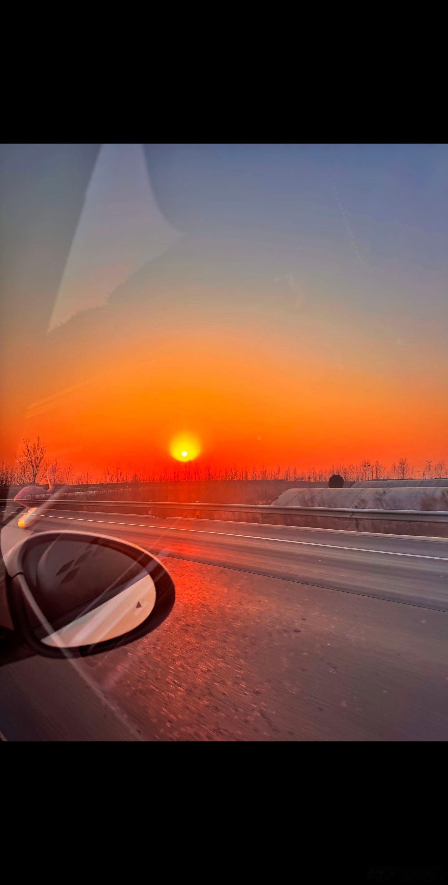 随手拍有些事情，心里清楚就好，回头看看，每个细节都是答案，控制好自己的情绪，不仅