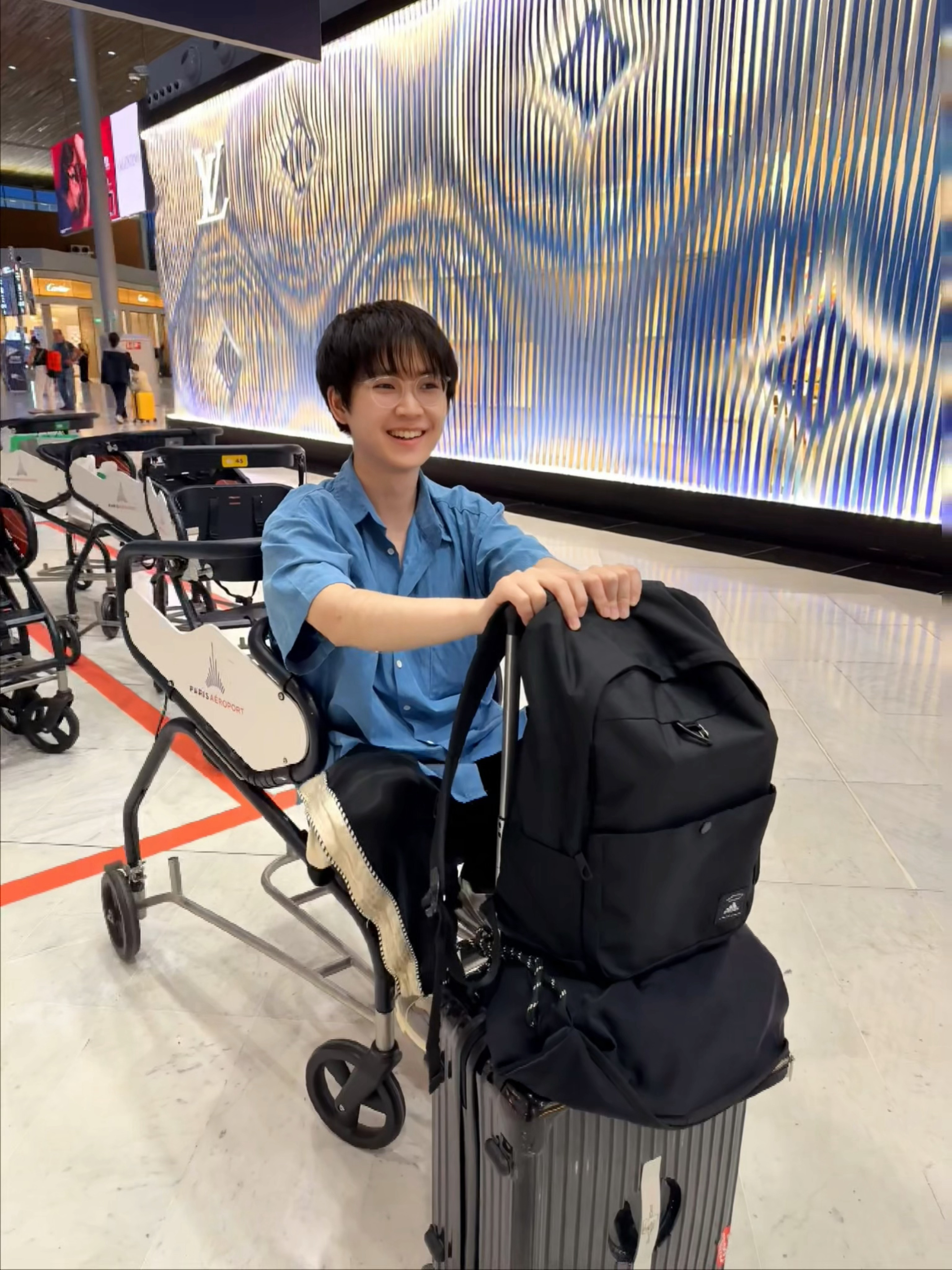 EWC26ewc虎啸四方 回来咯家人们，给你们带了小🎁 EWC久诚带你游巴黎久