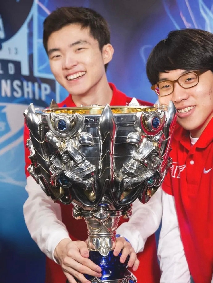 回过头来看，S3的新人出道的faker到底是什么样级别的天才的存在？看到现在红Q