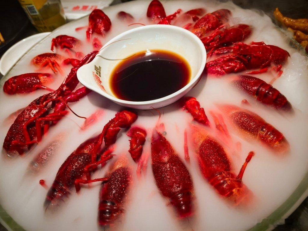 扒虾小妹安排得明明白白，叫爱马仕扒虾服务虾品质不错，有黄，肉饱满，但尺寸相比我大