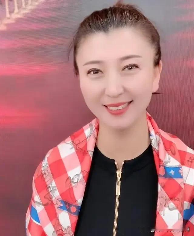 闫学晶给娱乐圈敲醒了警钟

小编刚刚获悉，影视演员闫学晶因为发表不当言论，被多个