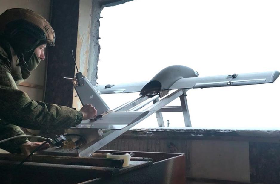 无人机决胜不靠产能靠人才！俄乌战场颠覆传统认知
 
俄罗斯《消息报》12月28日