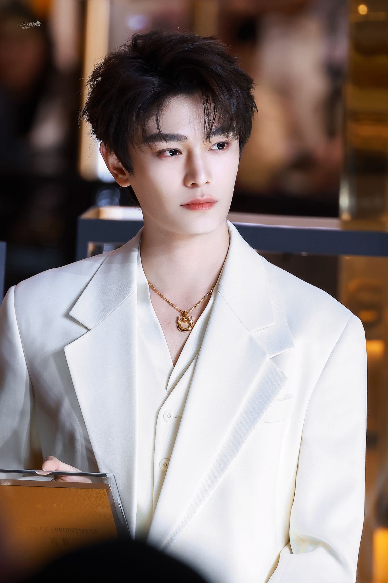 丁禹兮韩推 追中男送金子 丁禹兮送黄金逆应援引发韩推热议！见过宠粉的，没见过直接