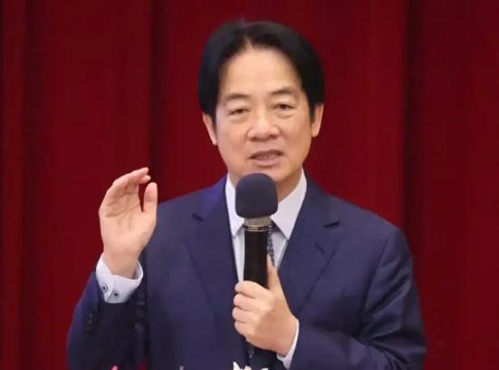 赖清德认怂了！专机飞不出去，“台独”空间被彻底锁死。4月21日18时，赖清德办公