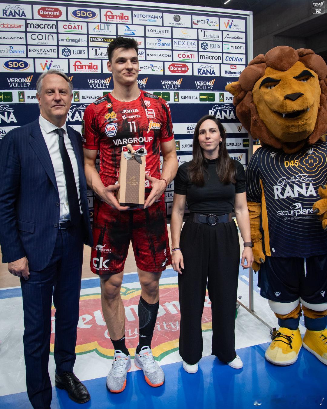 【意超男排】半决赛第三回合，维罗纳主场领先两局情况下2-3被奇维塔诺瓦超级大逆转