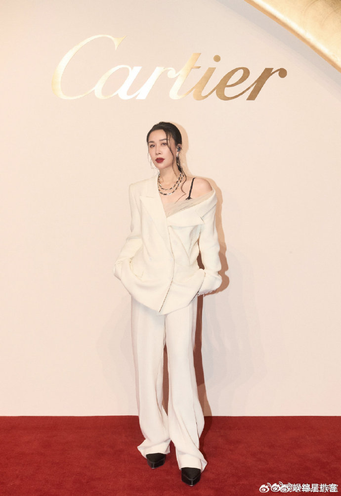 那英[超话]质疑那英理解那英成为那英声鸣远扬 综艺需要那英式敢说！打破剧本，真性