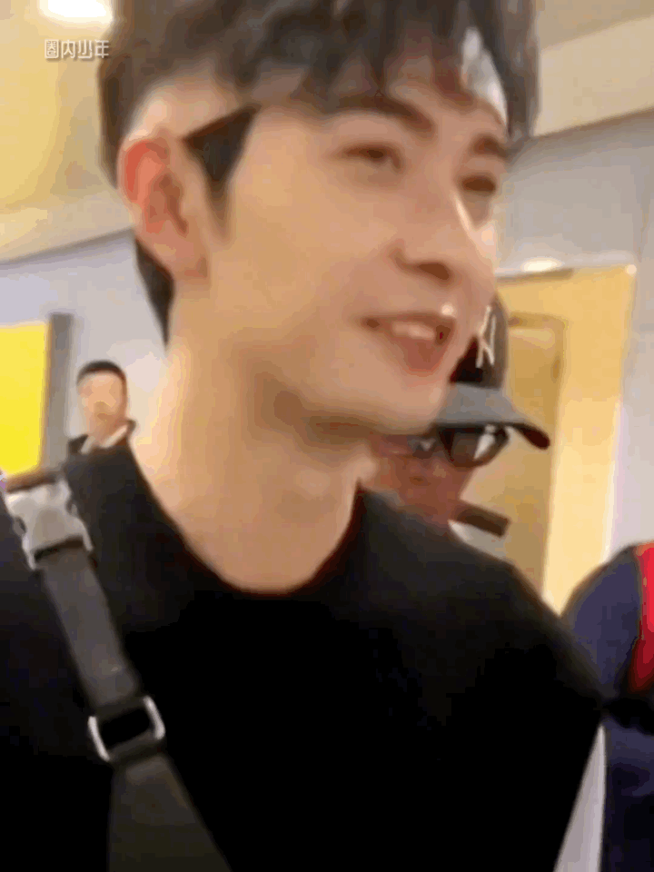 陈星旭 陈星旭陆行之 陈星旭金枝 补一组发带9️⃣的动图～来收～陈星旭李承鄞丨陈